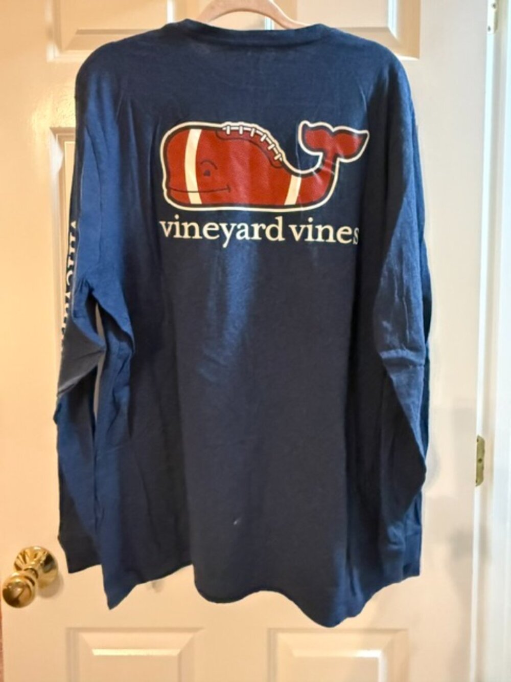 Vineyard Vines, Men's XL, Football Whale Long-Sleeve Pocket Tee.